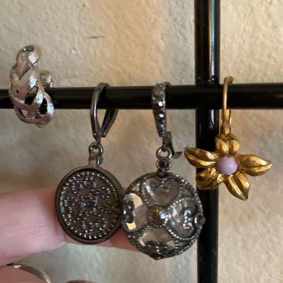 Vintage Crystal Earrings 💗 - Picture 2 of 2